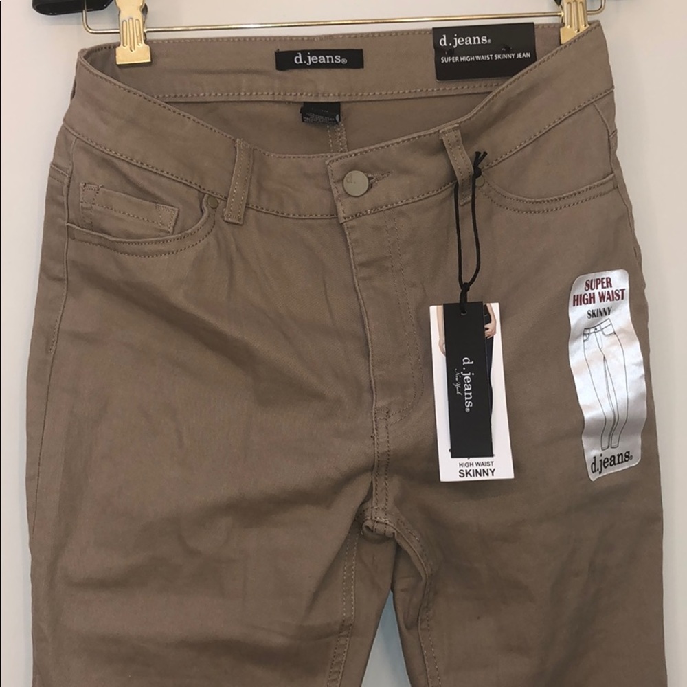 D. Jeans size 6 - tags attached - new